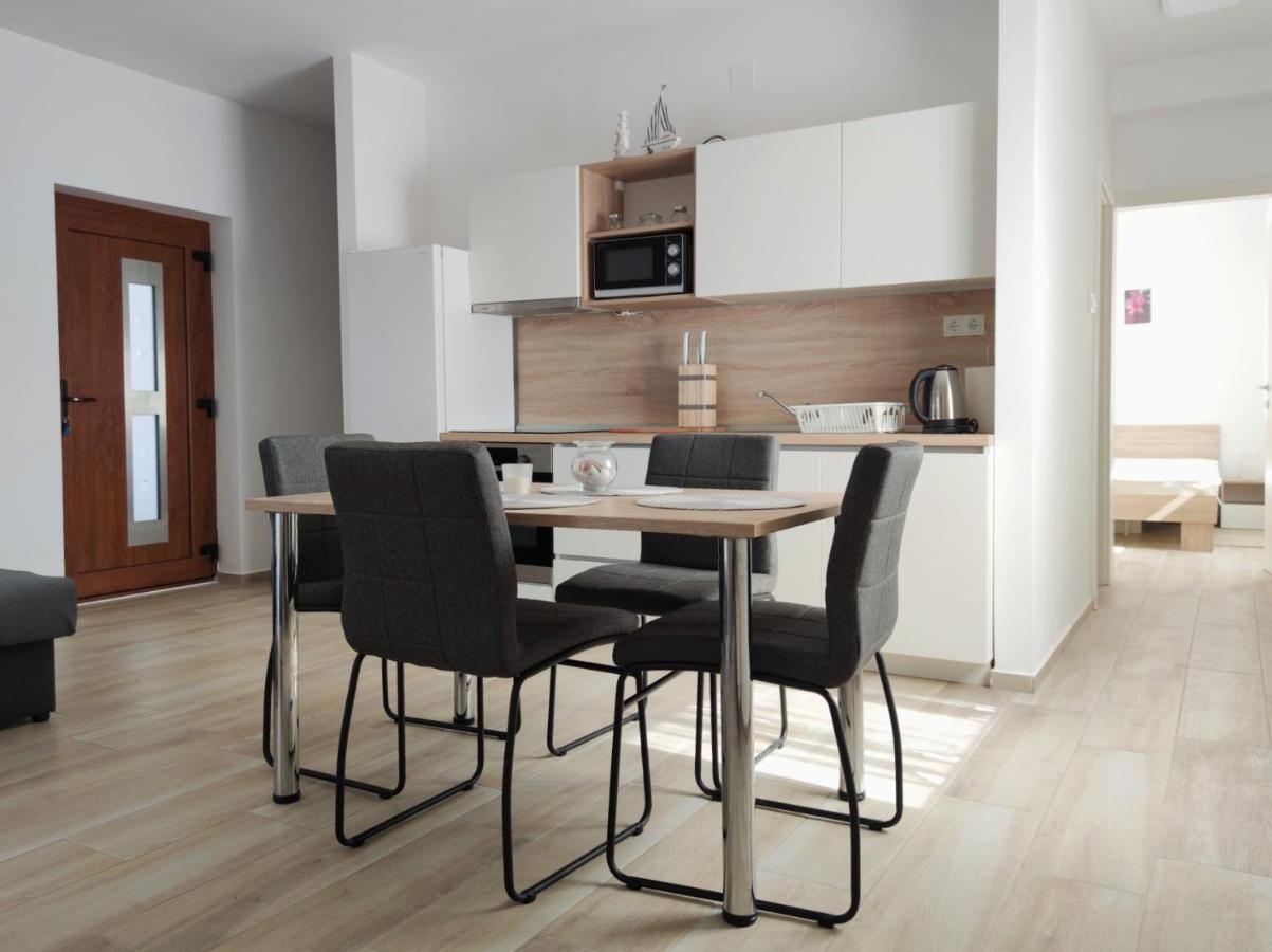 Apartments Leticia Vrsi Exterior photo